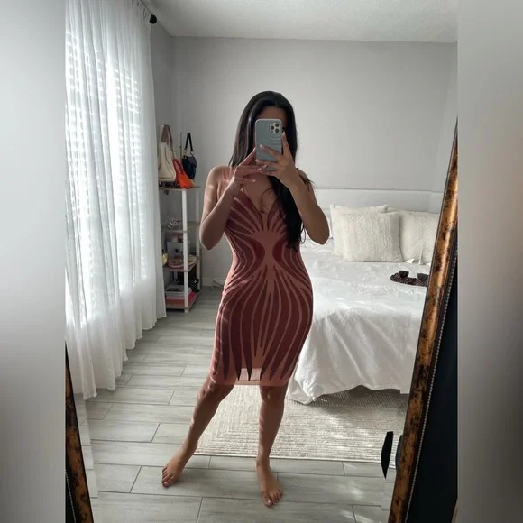 Baccio Couture Chic Mauve Bodycon Midi Dress - Picture 4 of 8